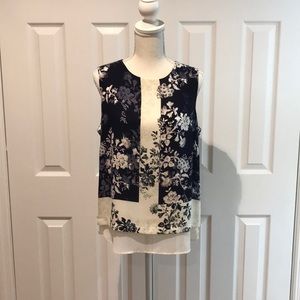 Beautiful blue and white top! 👚😍